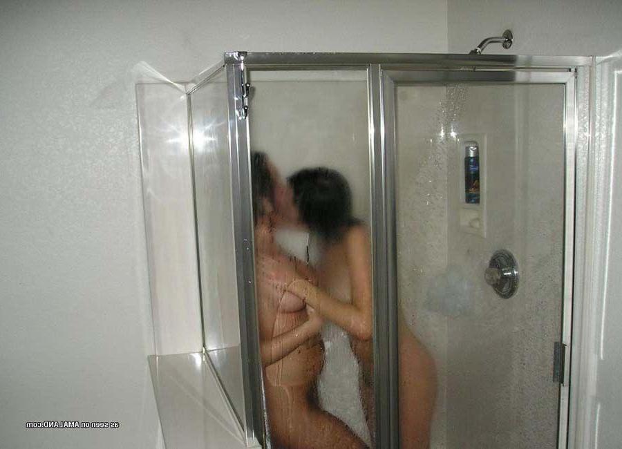 16P Pictures of lesbian girlfriends showering together
