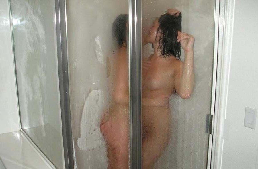 16P Pictures of lesbian girlfriends showering together