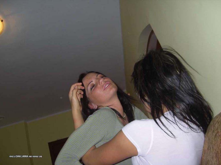 15P Pictures of drunk lesbian teens going wild