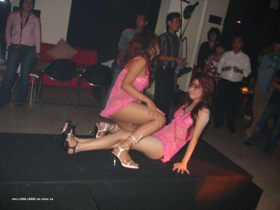 16P Pictures of hot lesbian girlfriends getting drunk and wild