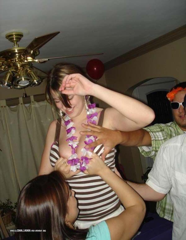 15P Pictures of lesbian girlfriends loving the pussy
