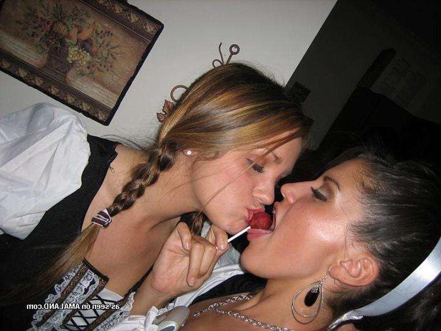 16P Pictures of lesbian sluts making out