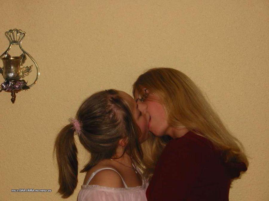 16P Pictures of lesbian girlfriends eating pussy