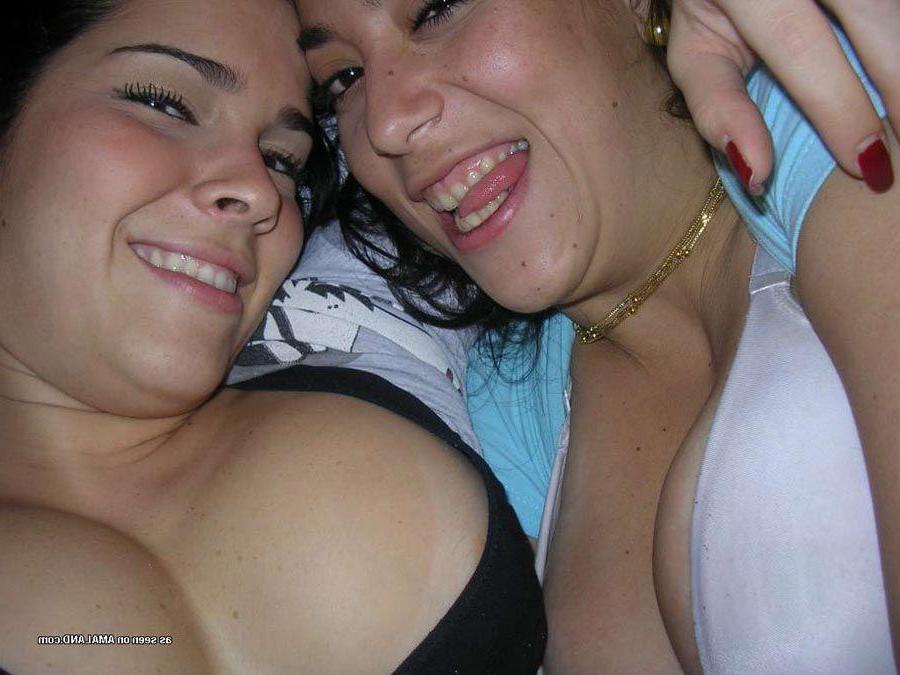 16P Pictures of lesbian girlfriends getting naughty on cam