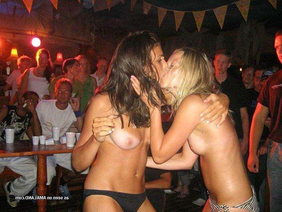 16P Pictures of lesbian girlfriends going wild