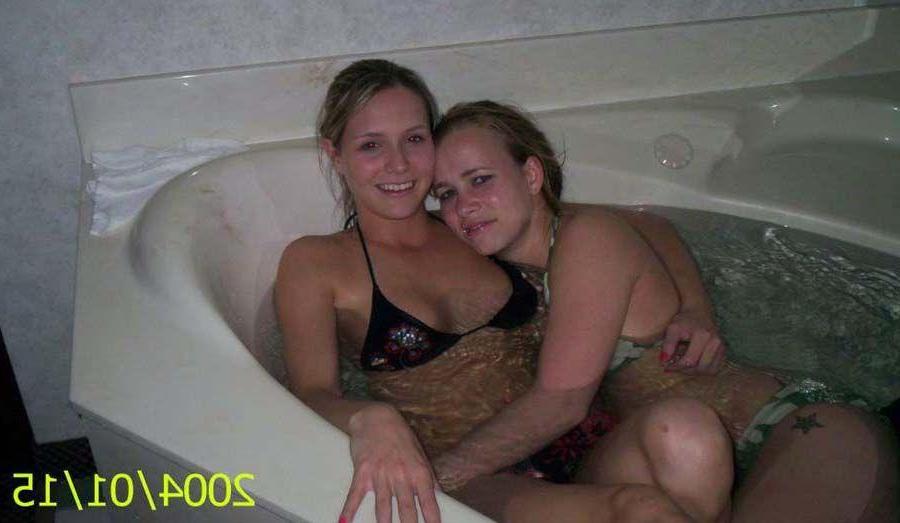 16P Pictures of lesbian girlfriends going at it