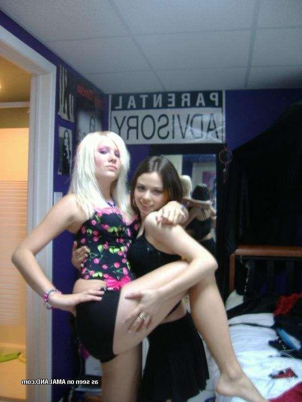 16P Pictures of lesbian girlfriends going at it
