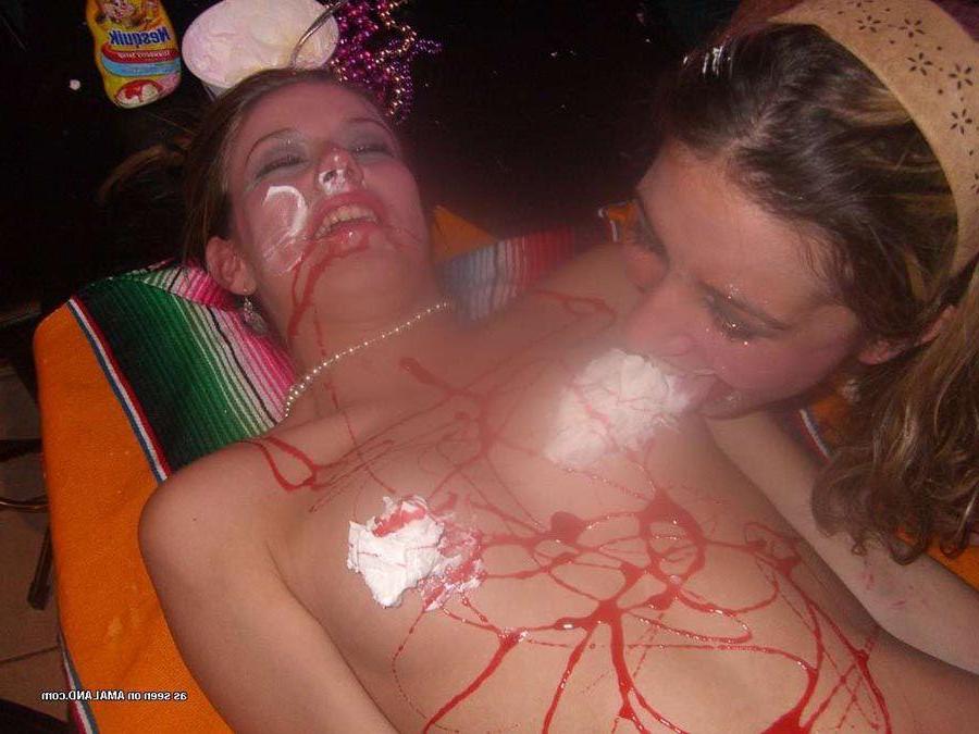 16P Pictures of lesbian amateurs going wild