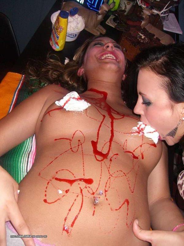 16P Pictures of lesbian amateurs going wild