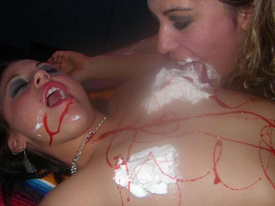 16P Pictures of lesbian amateurs going wild
