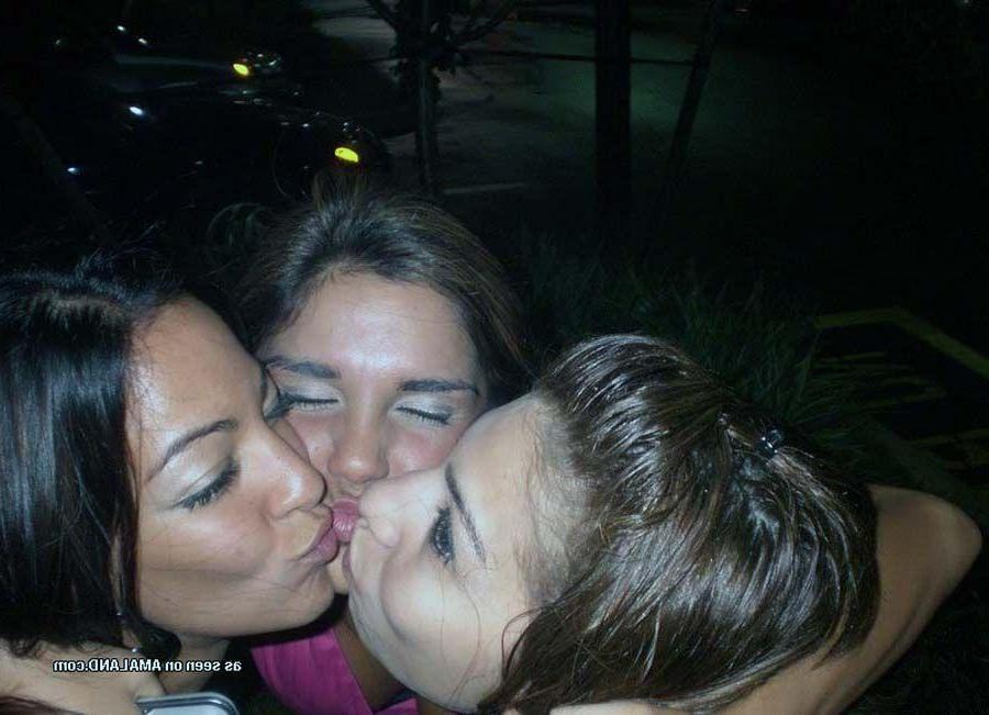 16P Pictures of wild lesbian girls going at it