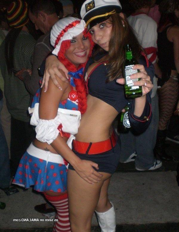 16P Pictures of wild lesbian girls going at it
