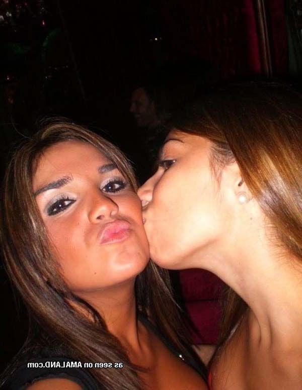 16P Pictures of wild lesbian girls going at it