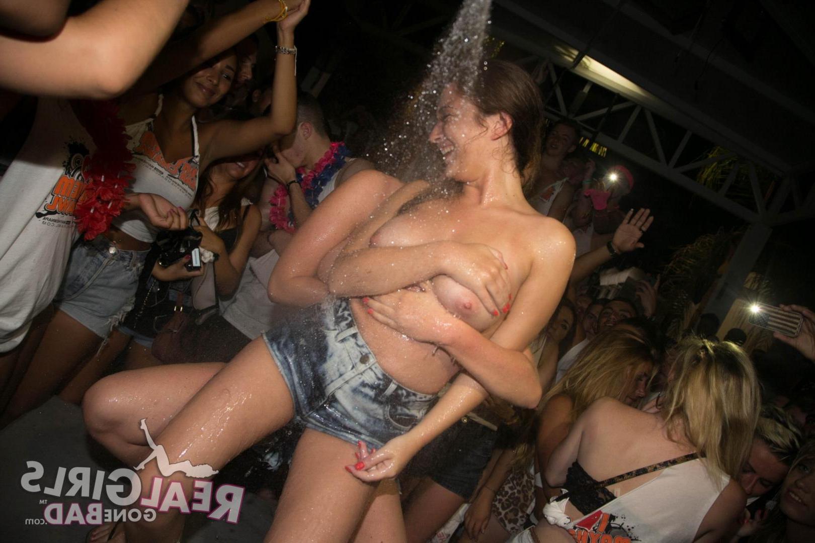 12P Wild college girls get naughty at a bar