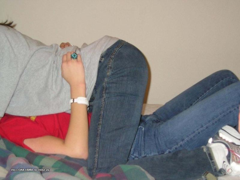 14P Pictures of lesbian amateur girlfriends going at it on camera