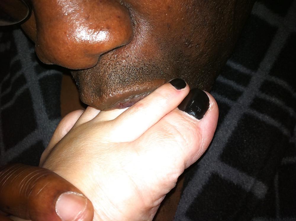 7P Sucking her sexy toes