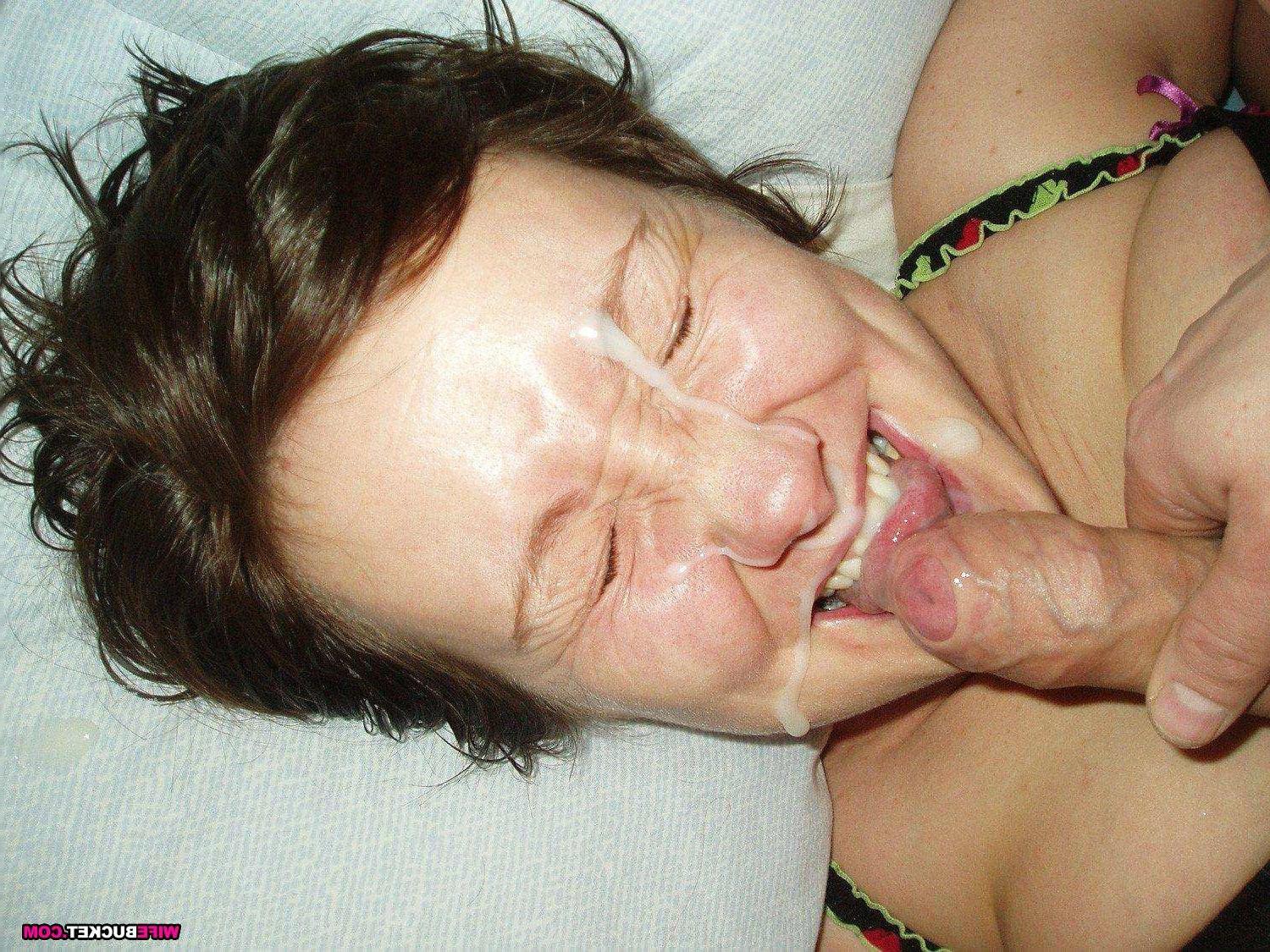 15P Submitted amateur MILF sex pics