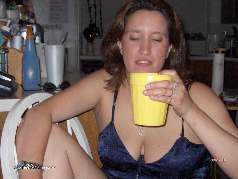 12P Horny amateur lesbian plumpers in a hardcore threesome sex