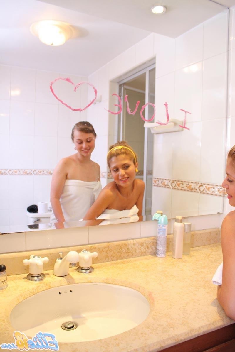 16P Amateur lesbian teens in bathroom