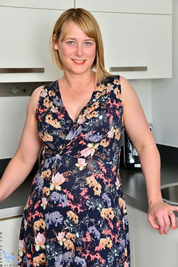 15P Busty amateur milf housewife strips on kitchen