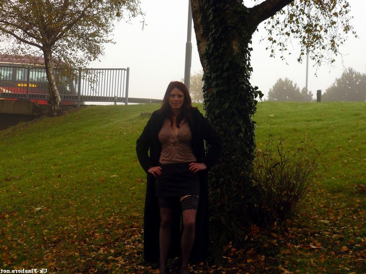 16P Amateur MiLF on a day out at the local park