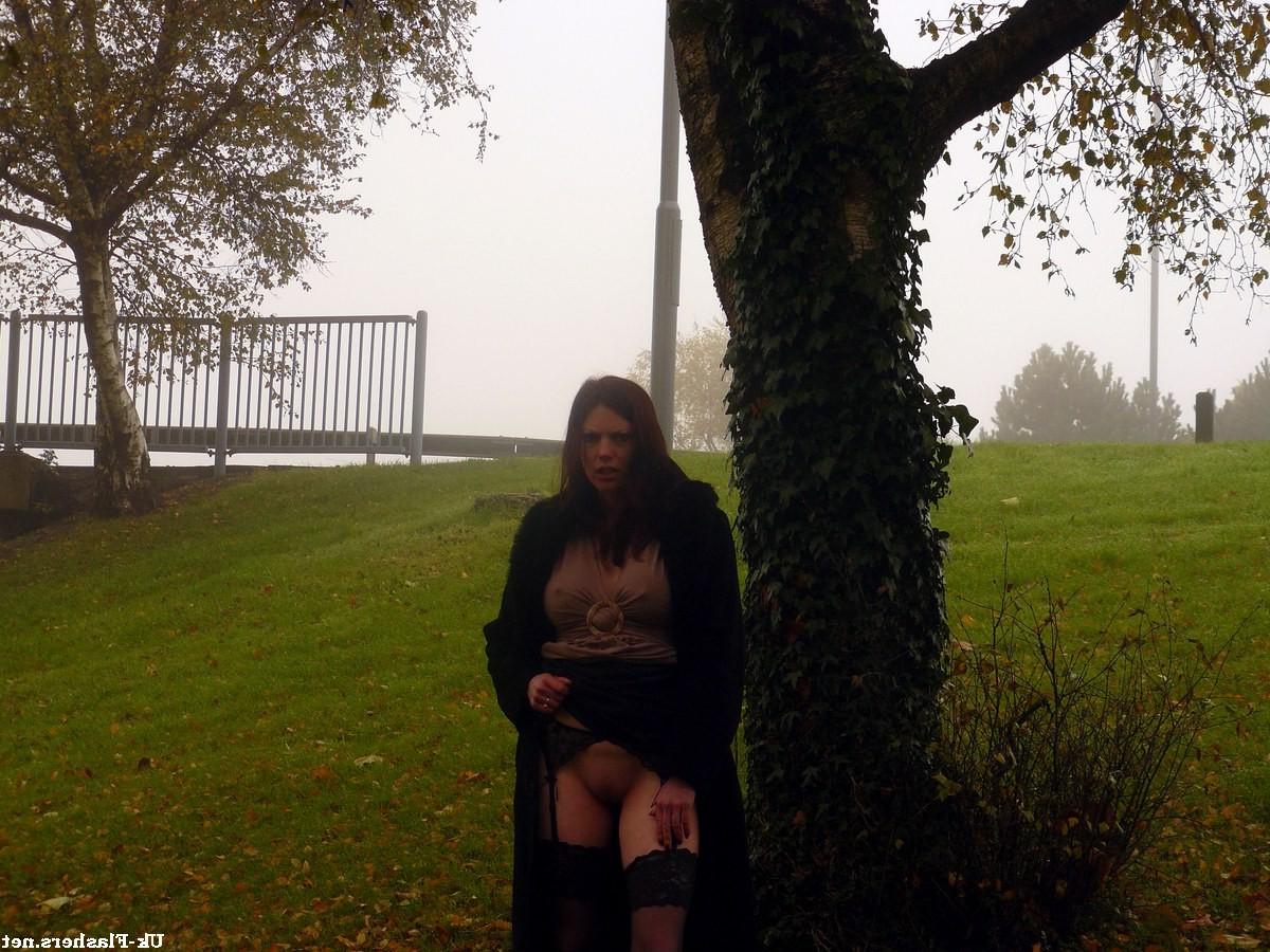 16P Amateur MiLF on a day out at the local park