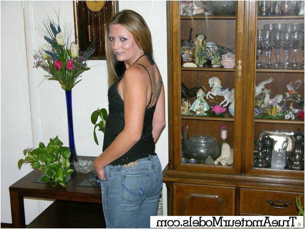 10P Year Old Amateur Milf Strips And Gives Sticky Handjob