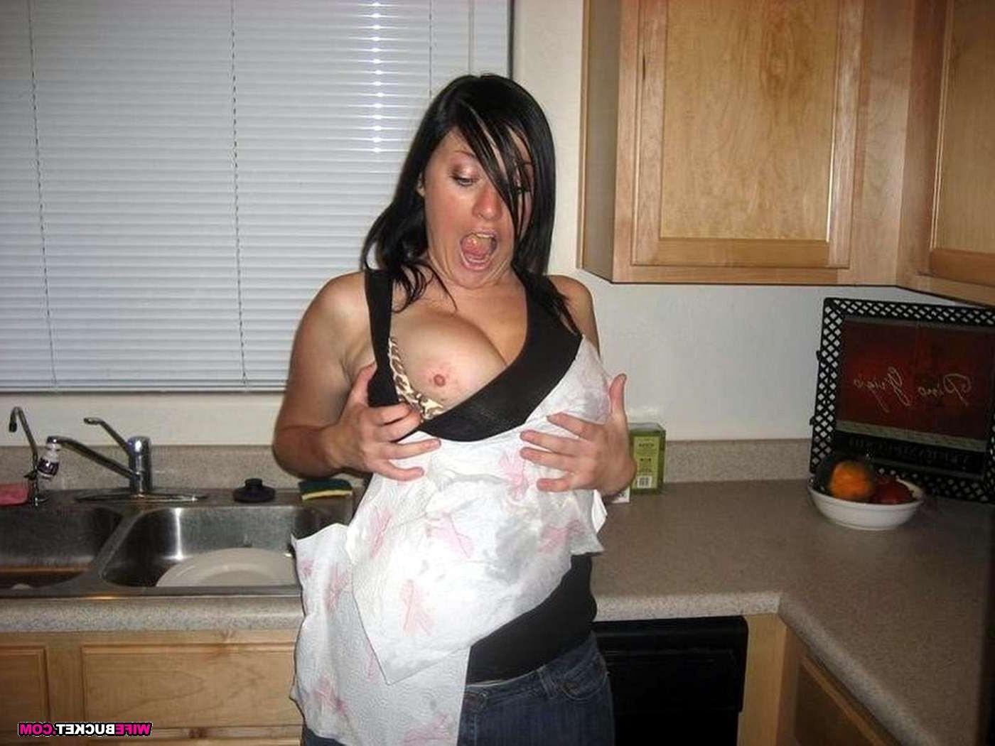 15P Amateur MILF sex pics