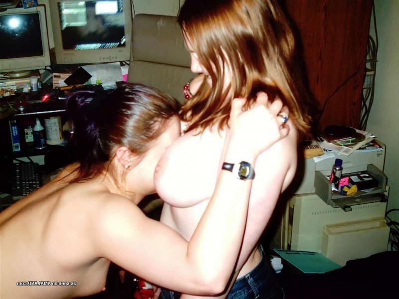 15P Real amateur lesbian girlfriends having sex