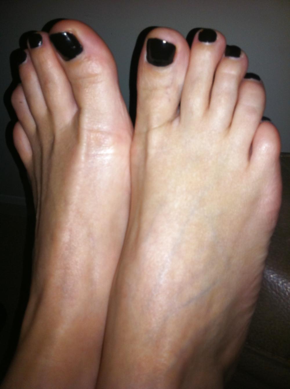 21P Girlfriends sexy feet