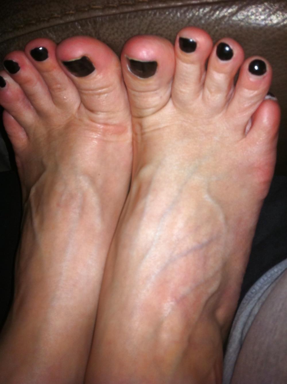 21P Girlfriends sexy feet