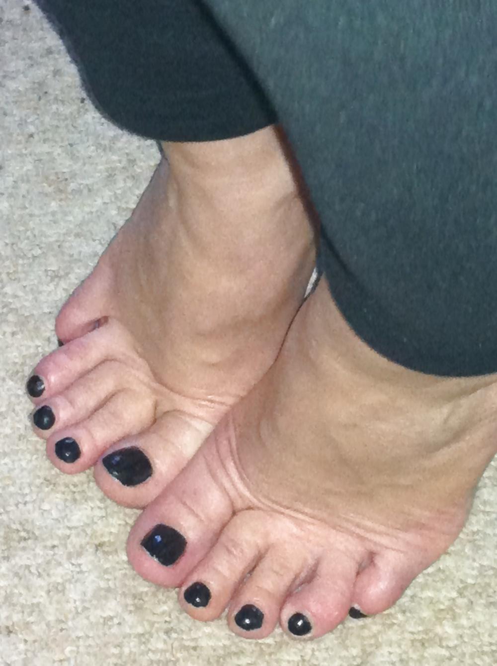 21P Girlfriends sexy feet