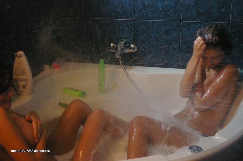 14P Hot sexy lesbians amateur photoshoot in a bath tub