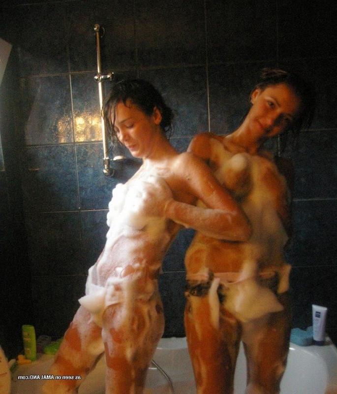 14P Hot sexy lesbians amateur photoshoot in a bath tub