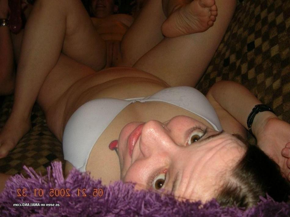 15P Amateur teen lesbian girlfriends in candid photos