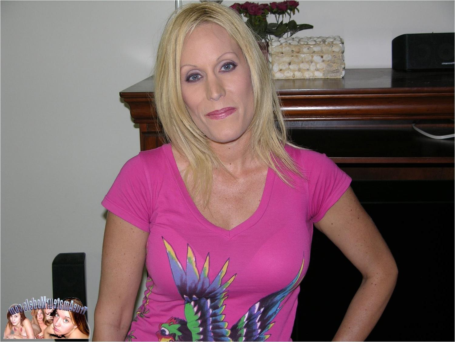 10P Blonde Amateur MILF With Huge Natural Breasts