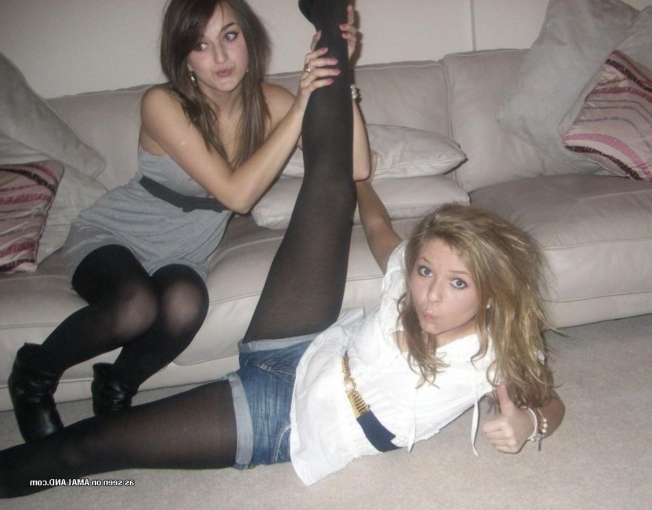 15P Amateur 18 year old lesbian girlfriends kiss and tease on beach