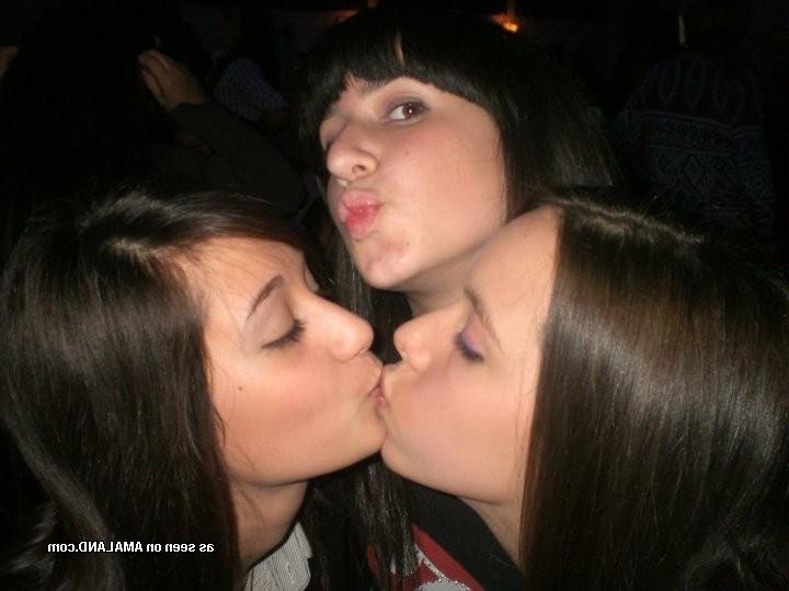 15P Amateur 18 year old lesbian girlfriends kiss and tease on beach