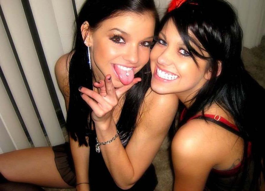 16P Nice steamy picture set of hot and sexy amateur lesbo teens 