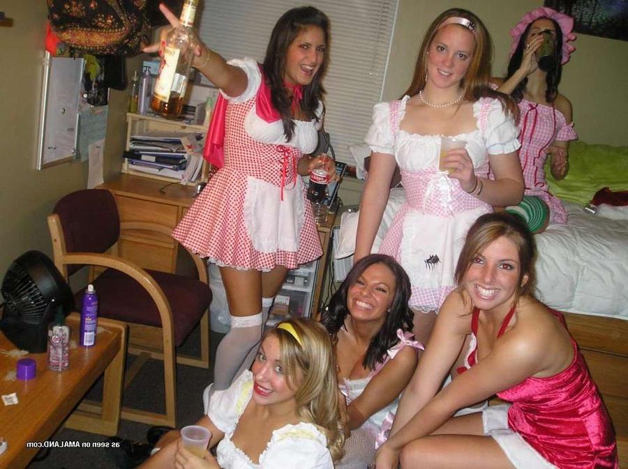 16P Nice sizzling picture collection of steamy hot amateur naughty lesbians