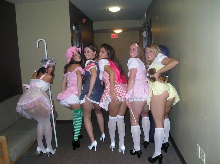 16P Nice sizzling picture collection of steamy hot amateur naughty lesbians