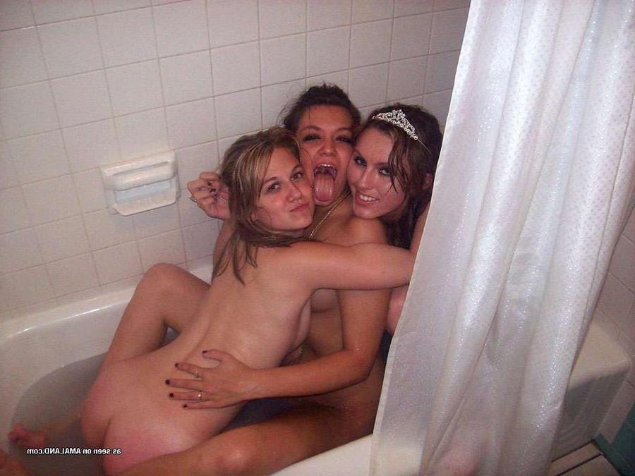 16P Steamy hot picture set of sexy amateur lesbos having fun
