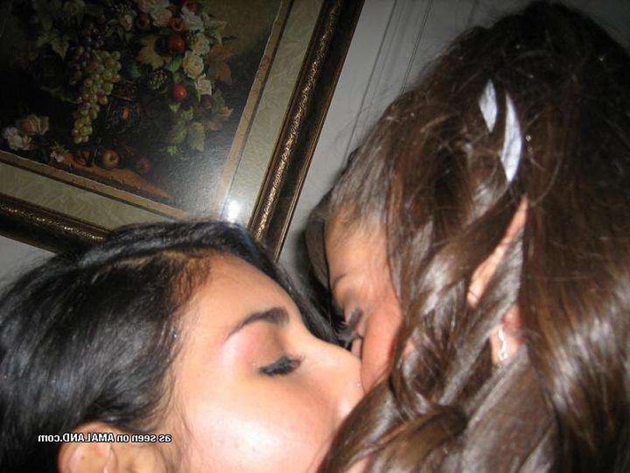16P Nice sisszling hot amateur and wild lesbian pic compilation