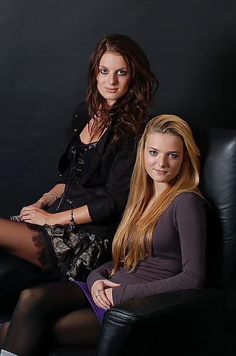 13P Amateur MILF with her sexy daughters