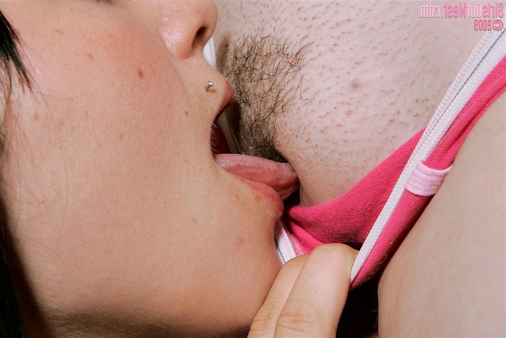16P Australian amateur lesbian babe gives her girlfriend a rim job