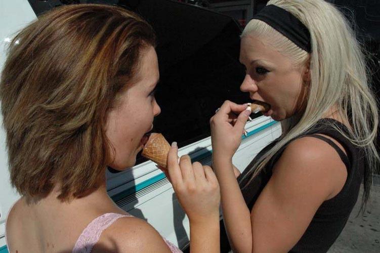 17P Amateur lesbian couple in strapon fucking action