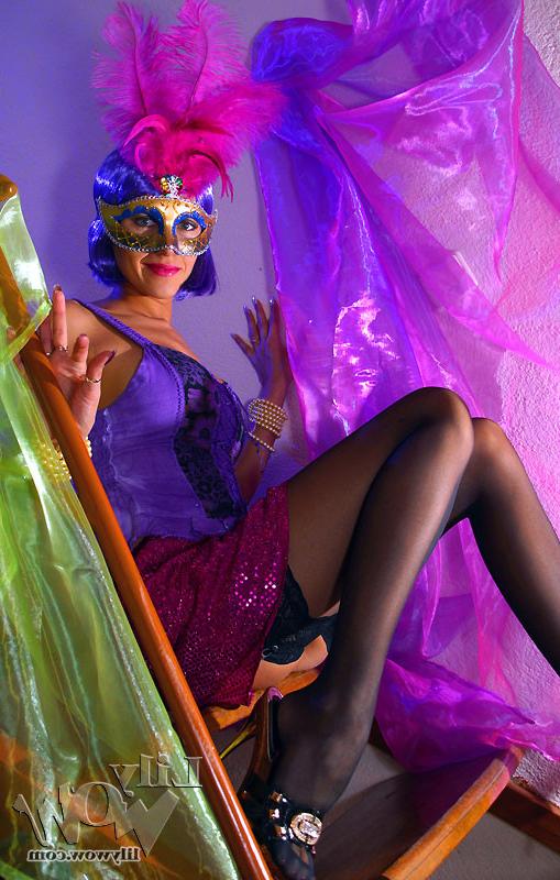 12P Sexiest leggy MILF