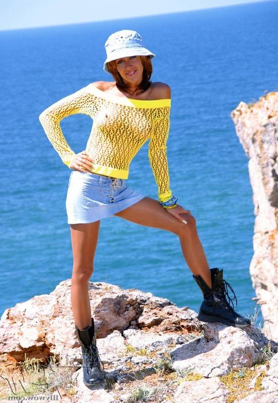 12P Sexiest leggy MILF