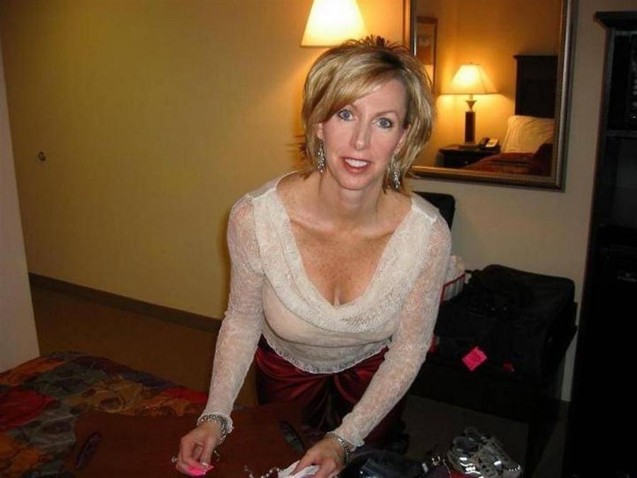 15P Busty amateur milf showing off naked