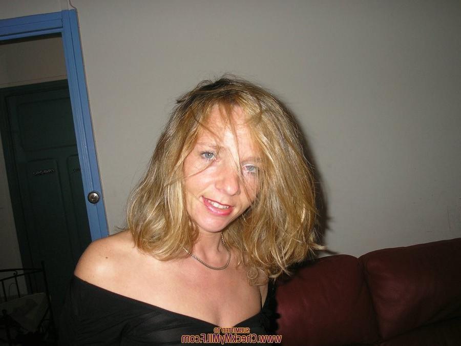 15P Blonde amateur milf